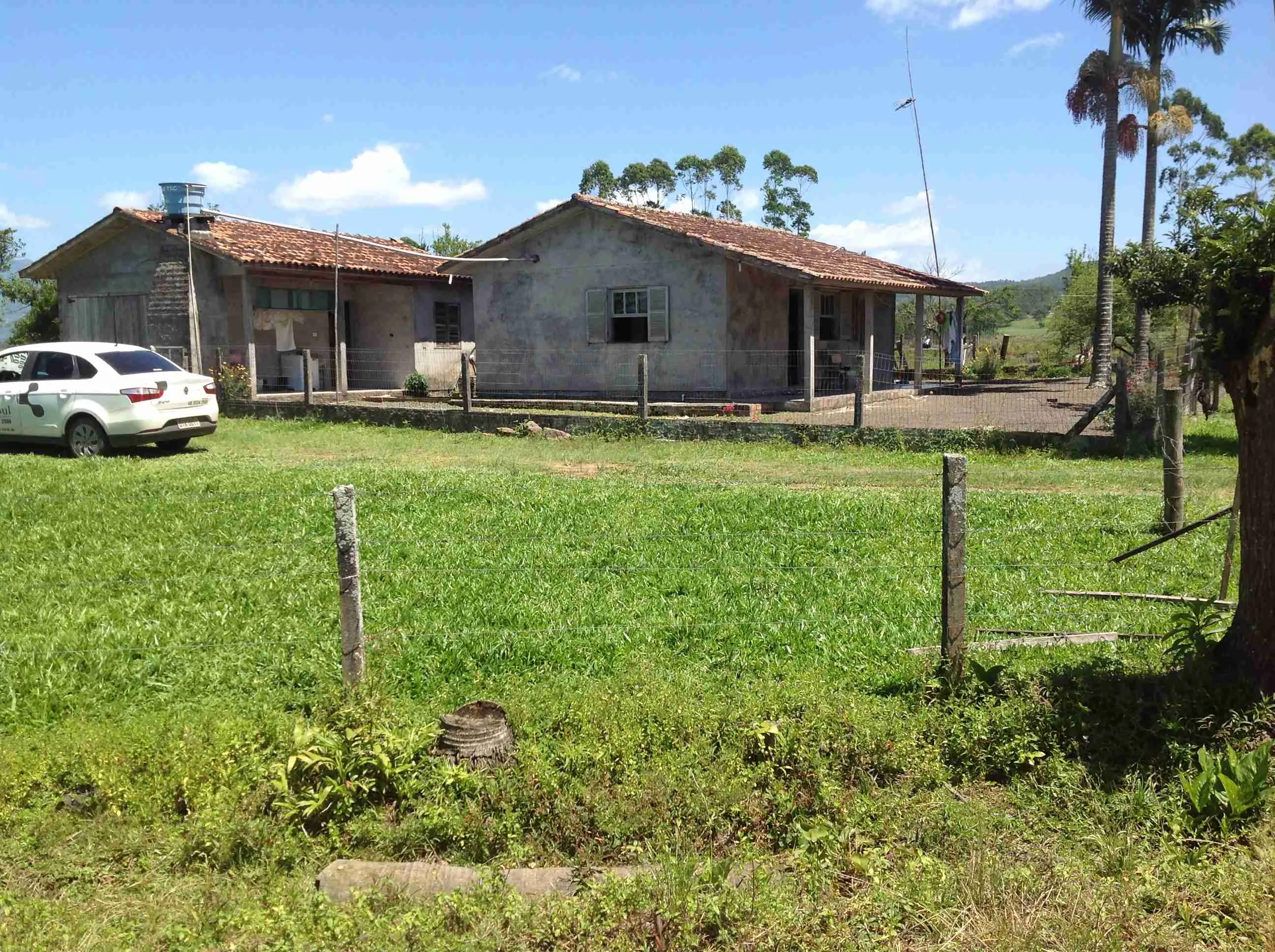 Sítio com casa 050