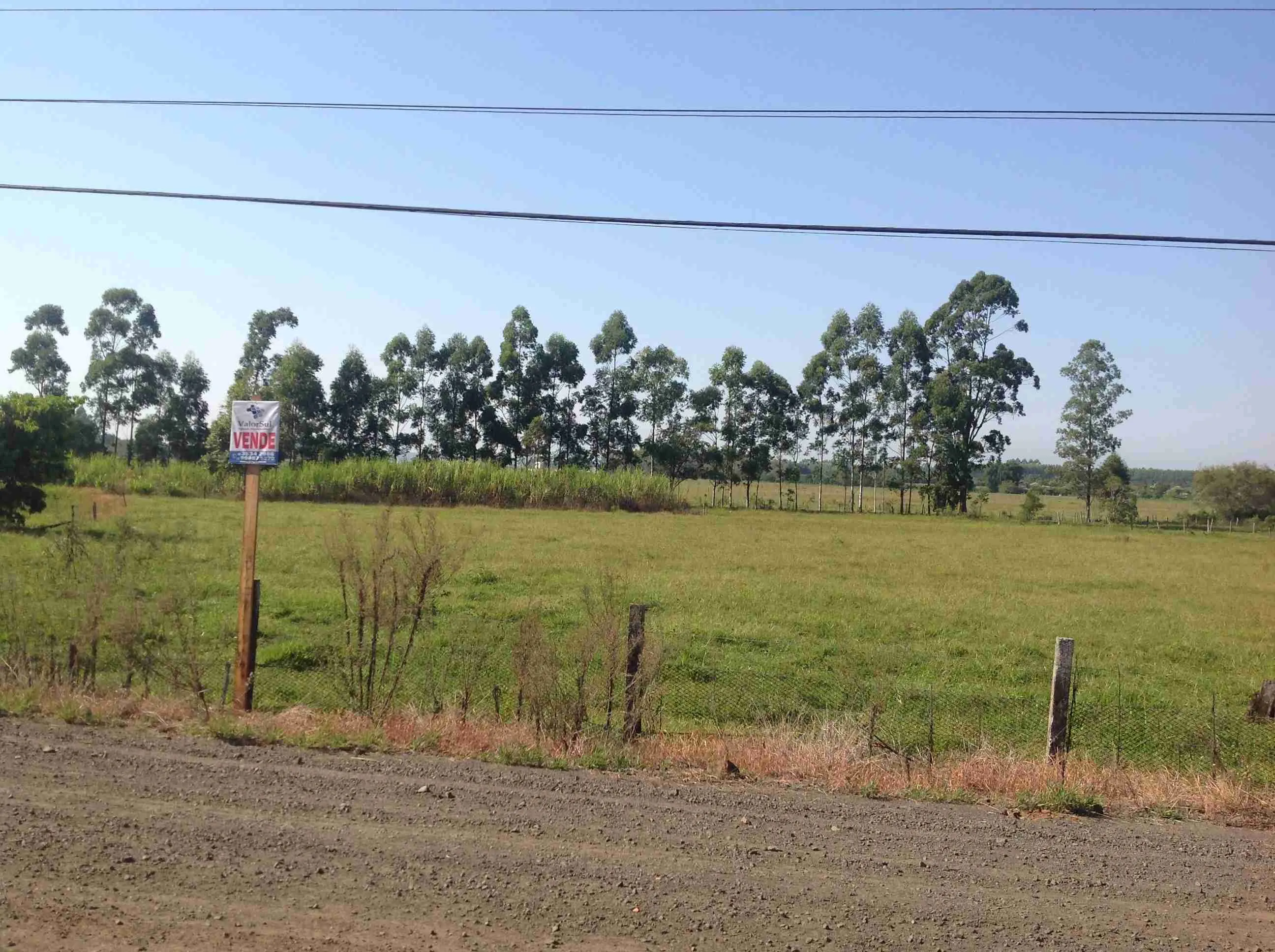 Imóvel (139)Sítio 1,2 há  marginal BR 101,todo gramado,sercado,açude,negocia-se glebas separadas ou seja: áreas de :3.000m2  3.700m2  5.500m2 consecutivamente.